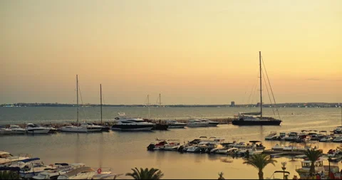 Beautiful sunset in the marina 스톡 동영상 246482445