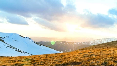 Beautiful sunset in the mountains Video stock 106583459