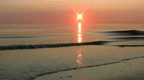 Beautiful Sunset by the Ocean Stockbeeldmateriaal 12393648