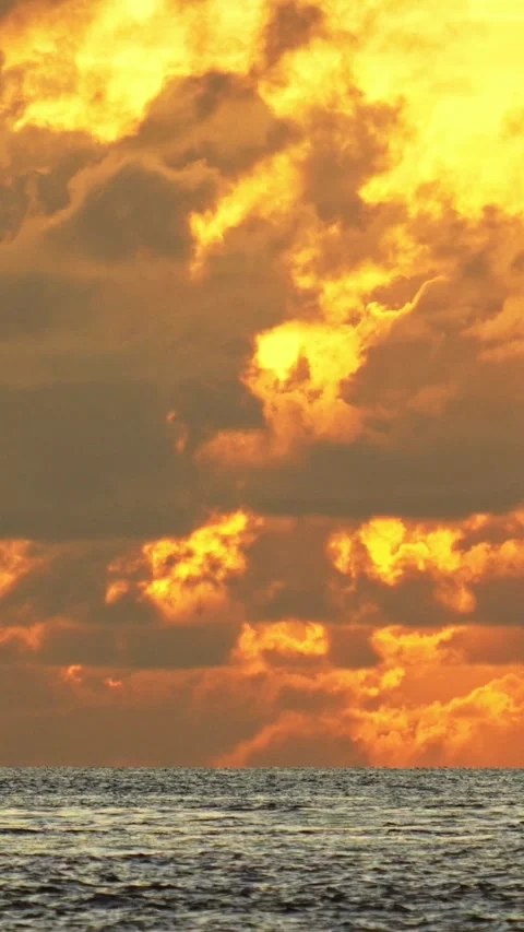 Beautiful sunset in the ocean.Vertical video Stock Footage 300425052
