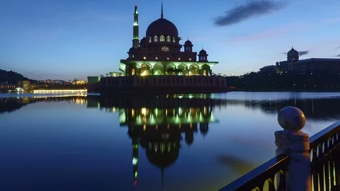 Beautiful sunset or sunrise timelapse at Putra Mosque, Putrajaya. Stock Footage 88616045
