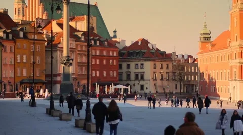 Beautiful sunset over Warsaw's Old Town. Stock-Footage 61795451