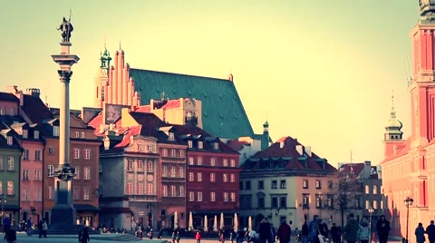 Beautiful sunset over Warsaw's Old Town. Vidéo 61795525