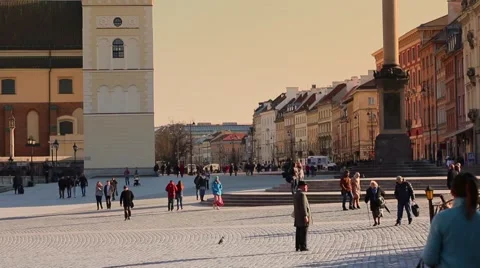 Beautiful sunset over Warsaw's Old Town. Vidéo 61796594