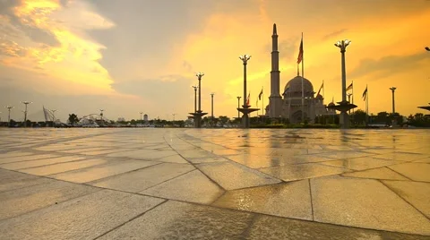  Beautiful Sunset At Putra Mosque Square, Pan Right 스톡 동영상 47923934