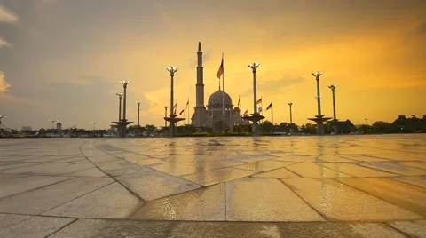  Beautiful Sunset At Putra Mosque Square, Zoom In 스톡 동영상 47924021