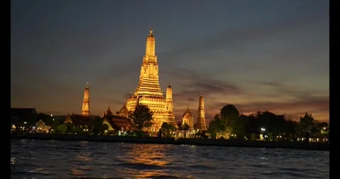 Beautiful sunset river view of Wat Arun temple, Bangkok, Thailand. Stock Footage 305524466