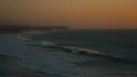 Beautiful sunset scenery of the ocean Vídeo Stock 261705397
