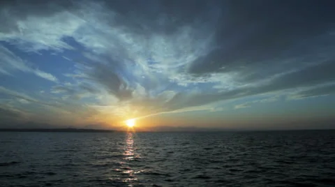 Beautiful sunset at the sea with clouds Vídeos de archivo 22723747