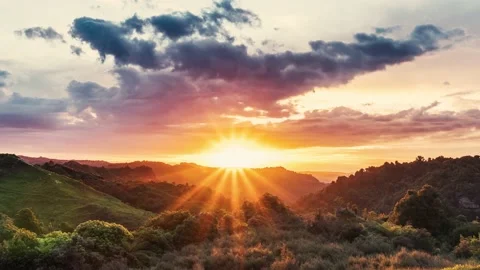Beautiful sunset sky over wild forest nature in New Zealand mountains Time lapse Stock-Footage 145809096