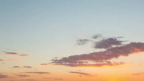 Beautiful sunset in the sky, time lapse, 4k Stock-Footage 135558488