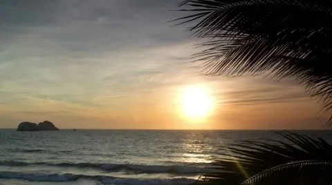 Beautiful sunset time-lapse over the pacific ocean 動画素材 10562737