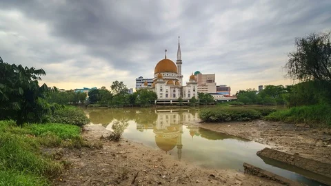 Beautiful sunset time lapse at the Royal Mosque in Klang, Malaysia Stock-Footage 87299468