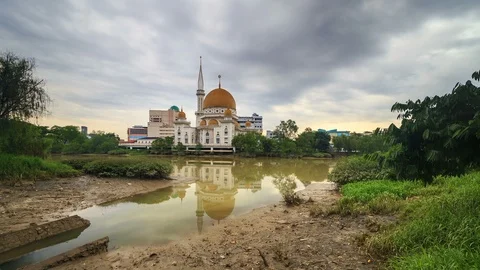 Beautiful sunset time lapse at the Royal Mosque in Klang, Malaysia Video stock 87301177
