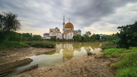 Beautiful sunset time lapse at the Royal Mosque in Klang, Malaysia Stock Footage 87301657
