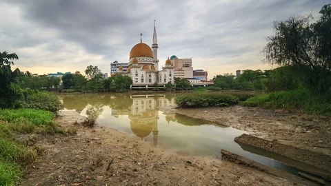 Beautiful sunset time lapse at the Royal Mosque in Klang, Malaysia Video stock 87304476