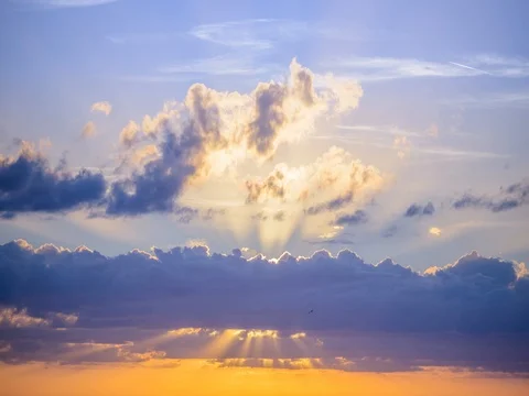 Beautiful sunset timelapse with alot of clouds in4k 動画素材 69781924