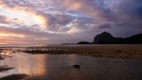 Beautiful sunset timelapse on Le Morne in Mauritius H265-422 Rec.709F 4K 29.97 Video stock 320337748