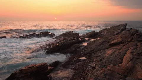 Beautiful sunset on a tropical beach Stock-Footage 80445011