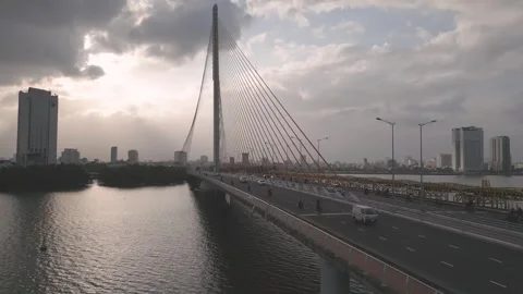 Beautiful sunset view of a bridge over water in an urban setting Vídeo Stock 309736111