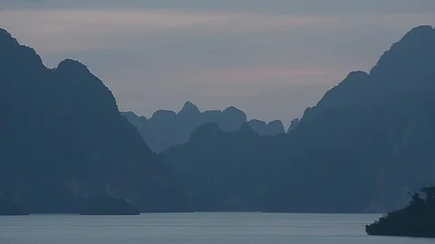 Beautiful sunset view of mountain and lake inside Ratchapprapha Dam. Stock Footage 104038150