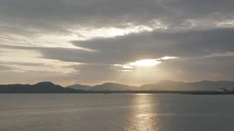 Beautiful sunset view over the mountain range over the sea bay of phuket isla Stock Footage 189946448