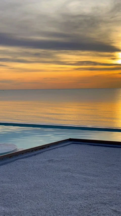 Beautiful sunset view from the pool in Andaman Sea, Thailand. Vídeos de archivo 277632753