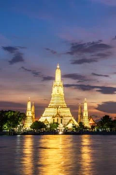 Beautiful sunset wat arun temple chao phraya river, landscape Bangkok Thailan Stock Photos