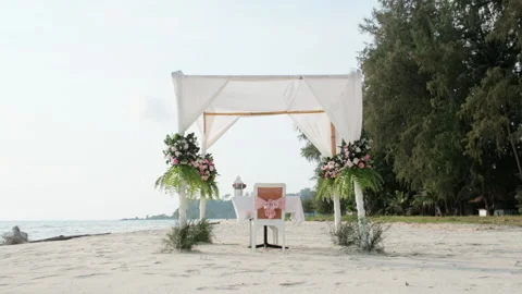 Beautiful table setting on the beach  Video stock 171716056