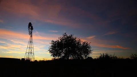Beautiful Texas sunset with windmill. Stockbeeldmateriaal 82827911