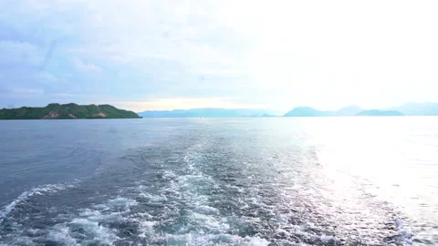 Beautiful texture of dark ocean waves from boat activity. Stock-Footage 248135917