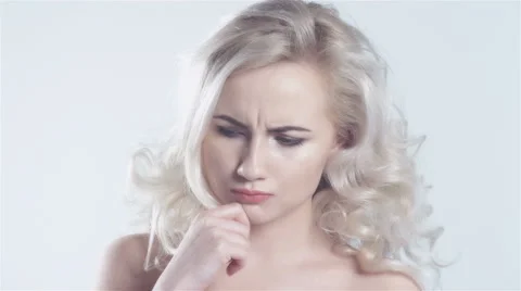 Beautiful thoughtful woman getting an idea over white background. Stockbeeldmateriaal 59299304