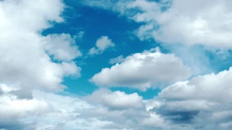 Beautiful time lapse of the clouds forming on bright day in the blue sky. Stock-Footage 131029020