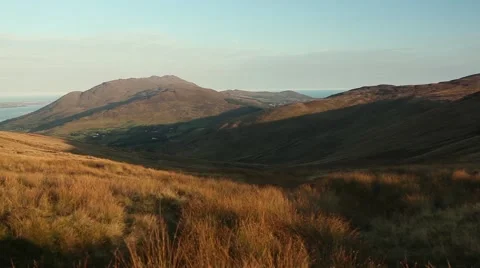 Beautiful Time lapse of growing shadows in beautiful mountains Video stock 45160142