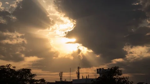 Beautiful time lapse of a sunset over the clouds Stockbeeldmateriaal 121952172