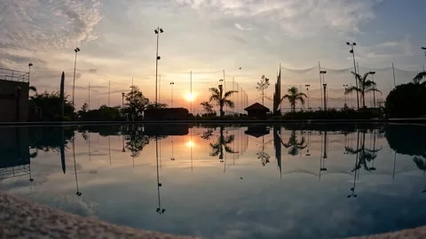 Beautiful time lapse of a sunset with reflection in the water Stock-Footage 251032633