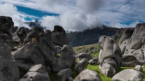 Beautiful timelapse of clouds at Castle Hill in New Zealand Vidéo 146672731