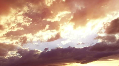 Beautiful Timelapse Clouds with Light Bursts Video stock 32289015