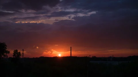 Beautiful timelapse of sunset, evening, setting sun against the sky Stock-Footage 131561744