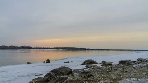 Beautiful timelapse of sunset or sunset on a sandy beach Stock-Footage 129513713