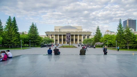 Beautiful timelapse, view and scene of walking passers-by in the park Stock-Footage 129501361