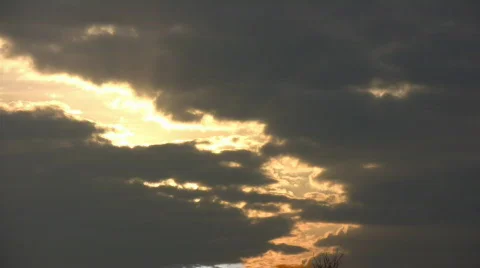 Beautiful timelapsed clouds move and continuously change shape (High Definition) Stock-Footage 67539