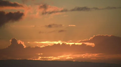 Beautiful timelapsed sunrise through the clouds (Hight Definition) Stock-Footage 68828