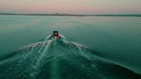 Beautiful traces on the water surface of a clear lake from a wakesurf boat Stock-Footage 212003728