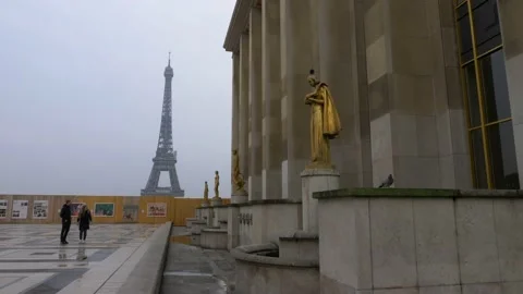 Beautiful Trocadero square overlooking the Eiffel Tower. Slow motion 4K 스톡 동영상 178918833