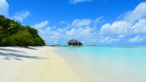 Beautiful tropical landscape of sandy beach and wooden villas Stock Footage 86150132
