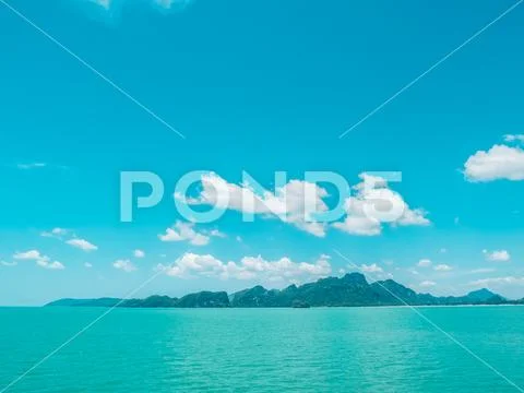 Beautiful tropical sea ocean with white cloud on blue sky background Stock Photos