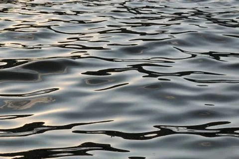 Beautiful unusual pattern of the waves on the river Foto stock