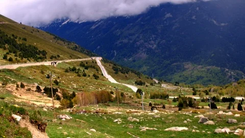 Beautiful upper view panorama of a mountain in the Pyrenes, Vídeo Stock 101745985