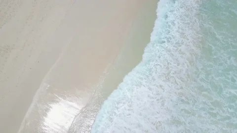 Beautiful vertical image from drone shows waves wash the coast in Hawaii Video stock 120251309